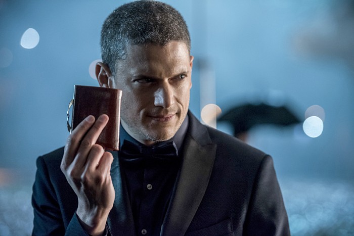 legendsoftomorrow-cold-book