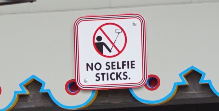 no-selfie-sticks-sign