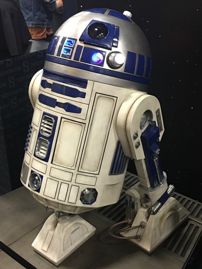 sideshow-r2-lifesize