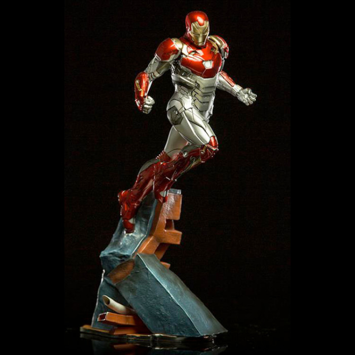 Spider-Man Homecoming - Diorama Statue - Iron Man