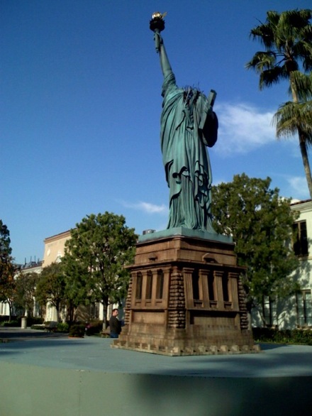 Cloverfield Statue
