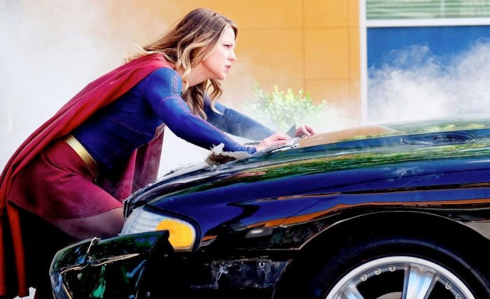 Supergirl Season 2 - Crushing Car