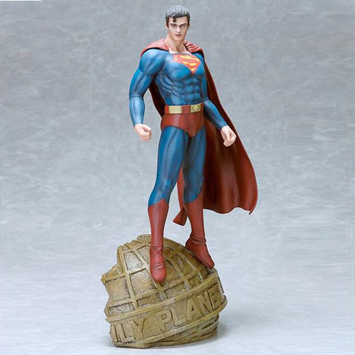 Superman Gallery Statue