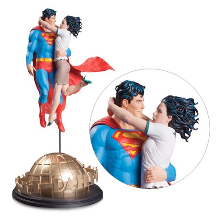 superman-lois-dailyplanet-statue