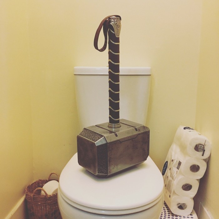 thor-mjolnir-toilet