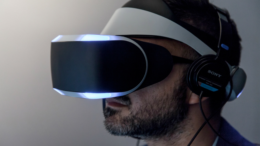 Steven Spielberg Thinks Virtual Reality Movies May Be "Dangerous" to