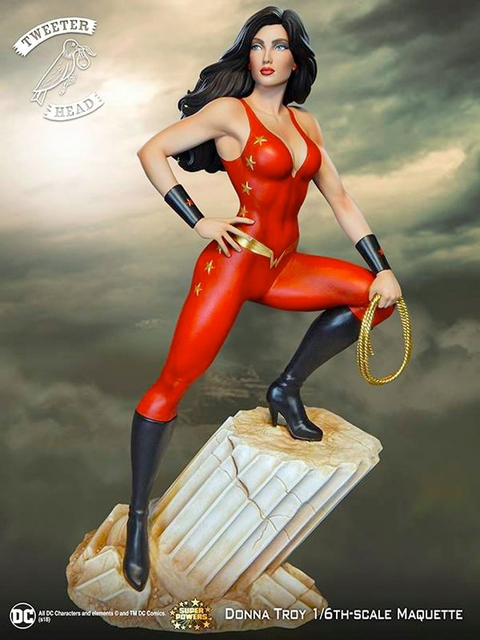 Wonder Girl Statue