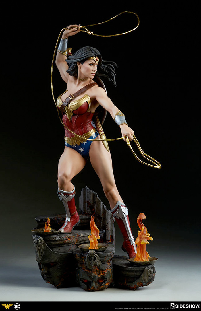 Wonder Woman - Sideshow Statue