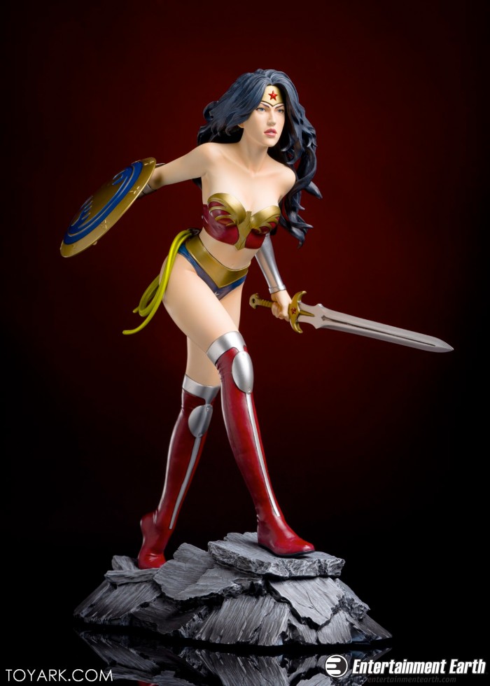 wonderwoman-statue-entertainmentearth