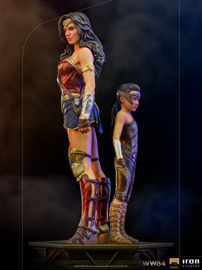 Wonder Woman 1984 - Young and Older Statue